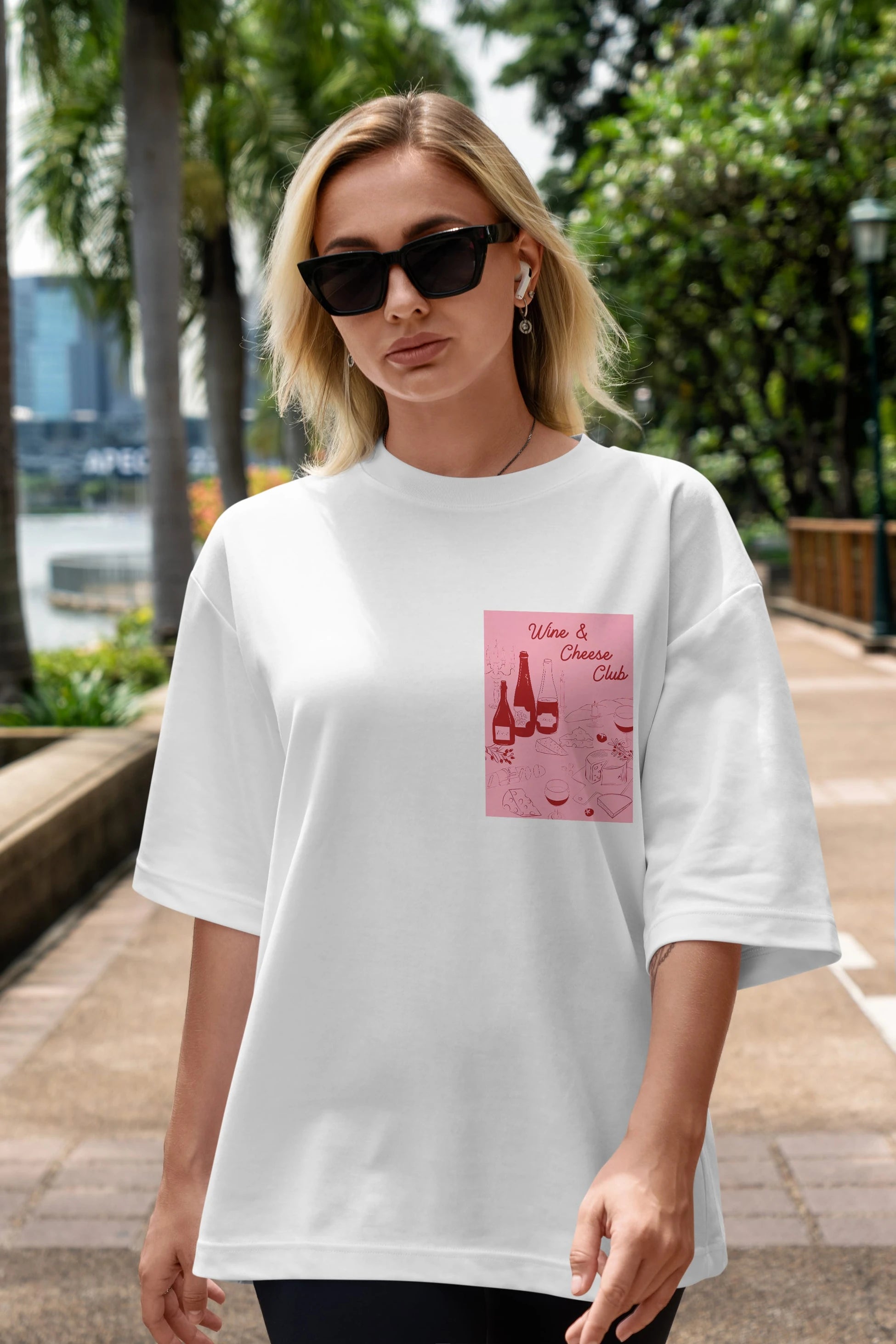 Wine Cheese Club Ön Sol Baskılı Oversize t-shirt Erkek Kadın Unisex %100 Pamuk Bisiklet Yaka tişort