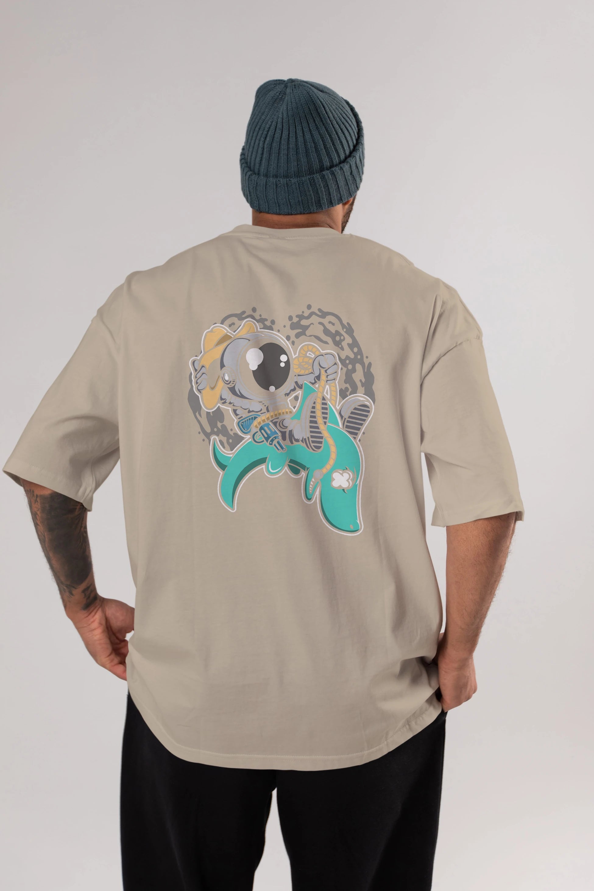 Astronaut Riding Shark Arka Baskılı Oversize t-shirt Erkek Kadın Unisex