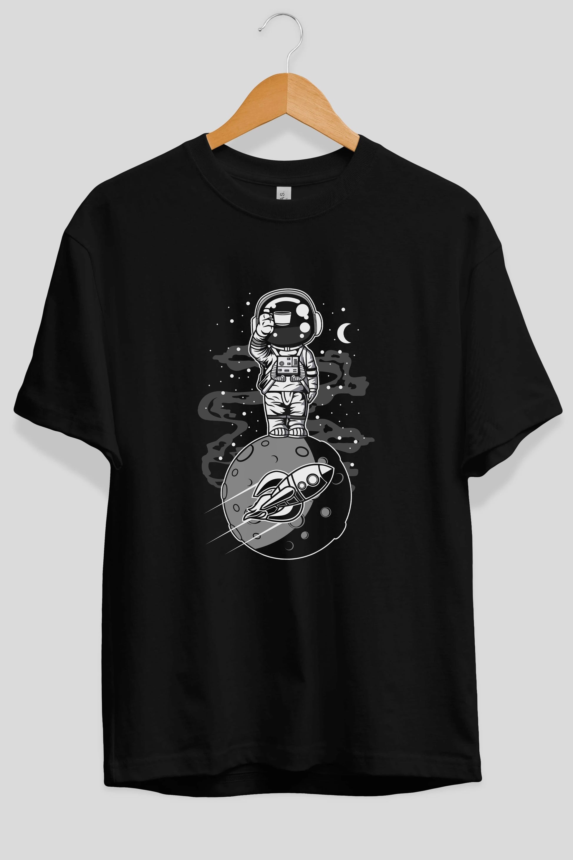 Astronaut Standing On The Moon Ön Baskılı Oversize t-shirt Erkek Kadın Unisex