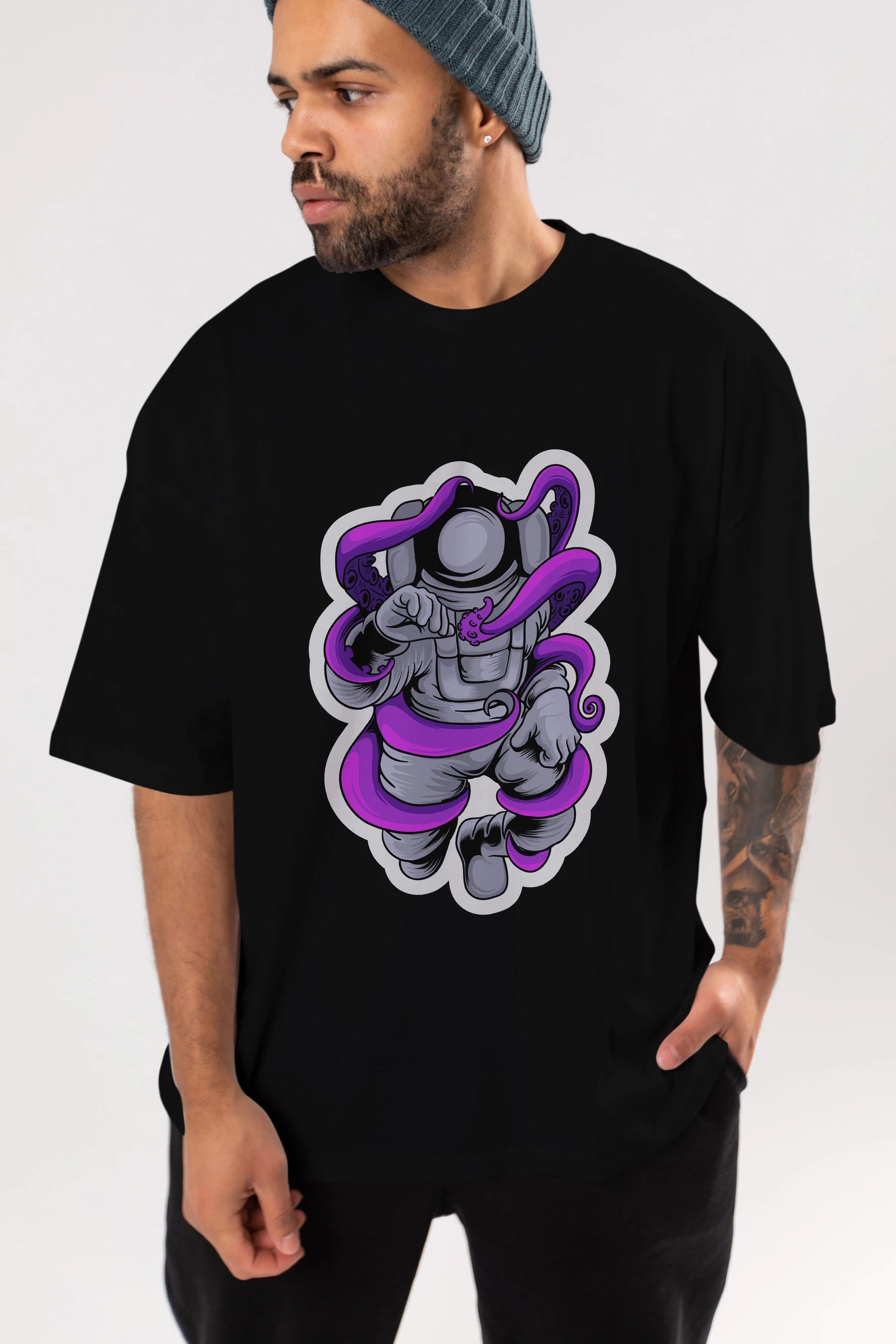 Astronaut fighting octopus sticker Ön Baskılı Oversize t-shirt Erkek Kadın Unisex