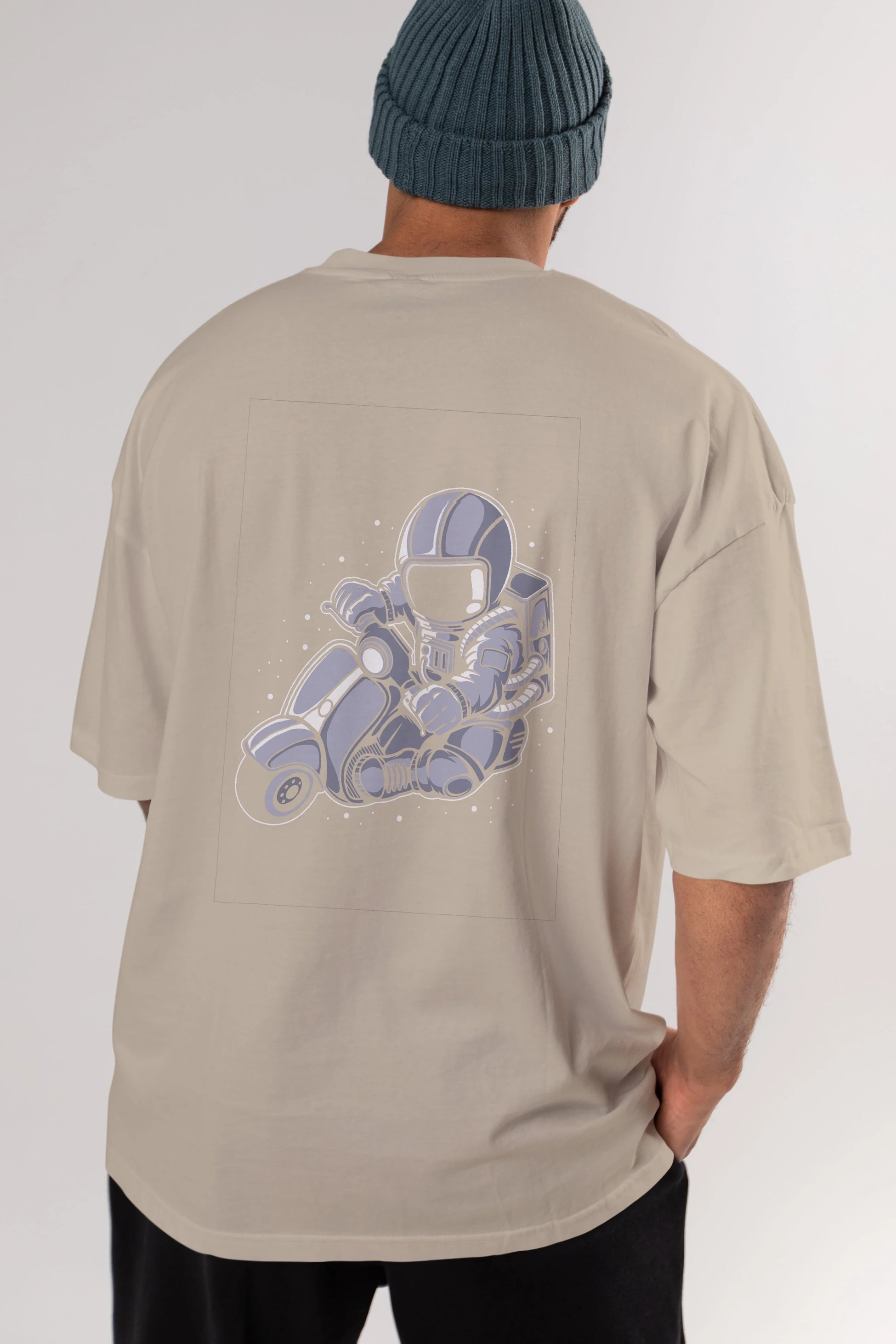 Astronaut Scooter (2) Arka Baskılı Oversize t-shirt Erkek Kadın Unisex