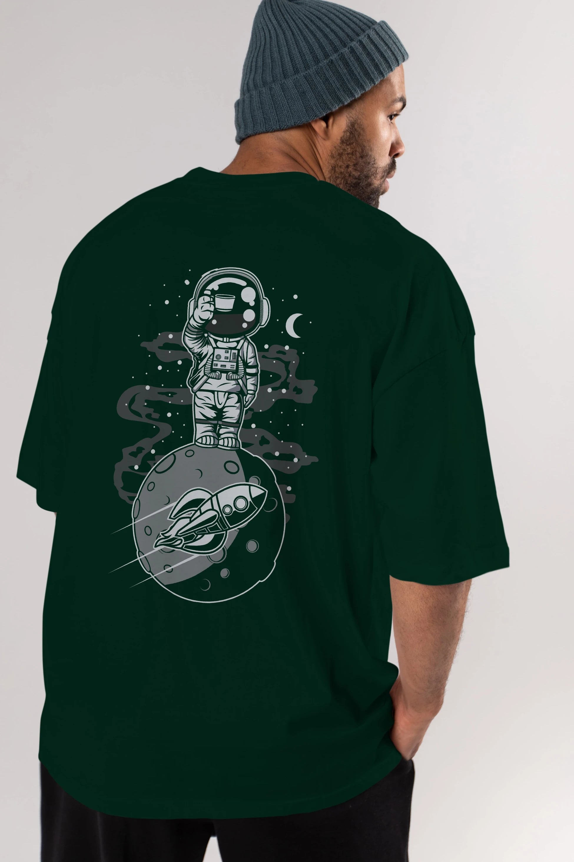 Astronaut Standing On The Moon Arka Baskılı Oversize t-shirt Erkek Kadın Unisex