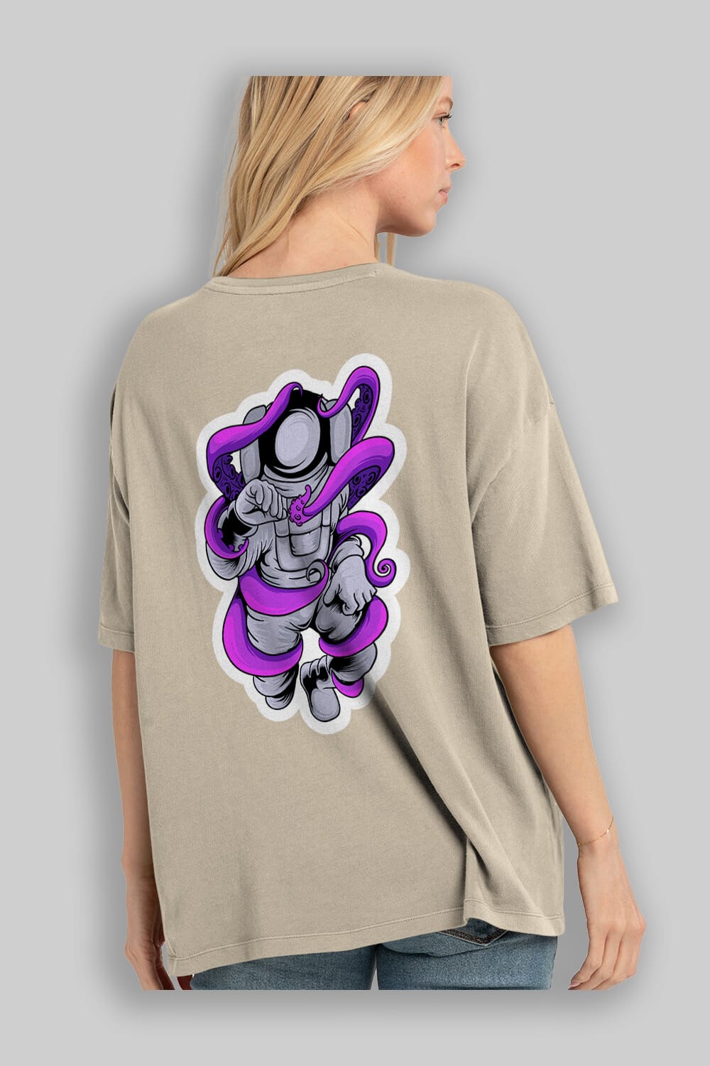 Astronaut fighting octopus sticker Arka Baskılı Oversize t-shirt Erkek Kadın Unisex