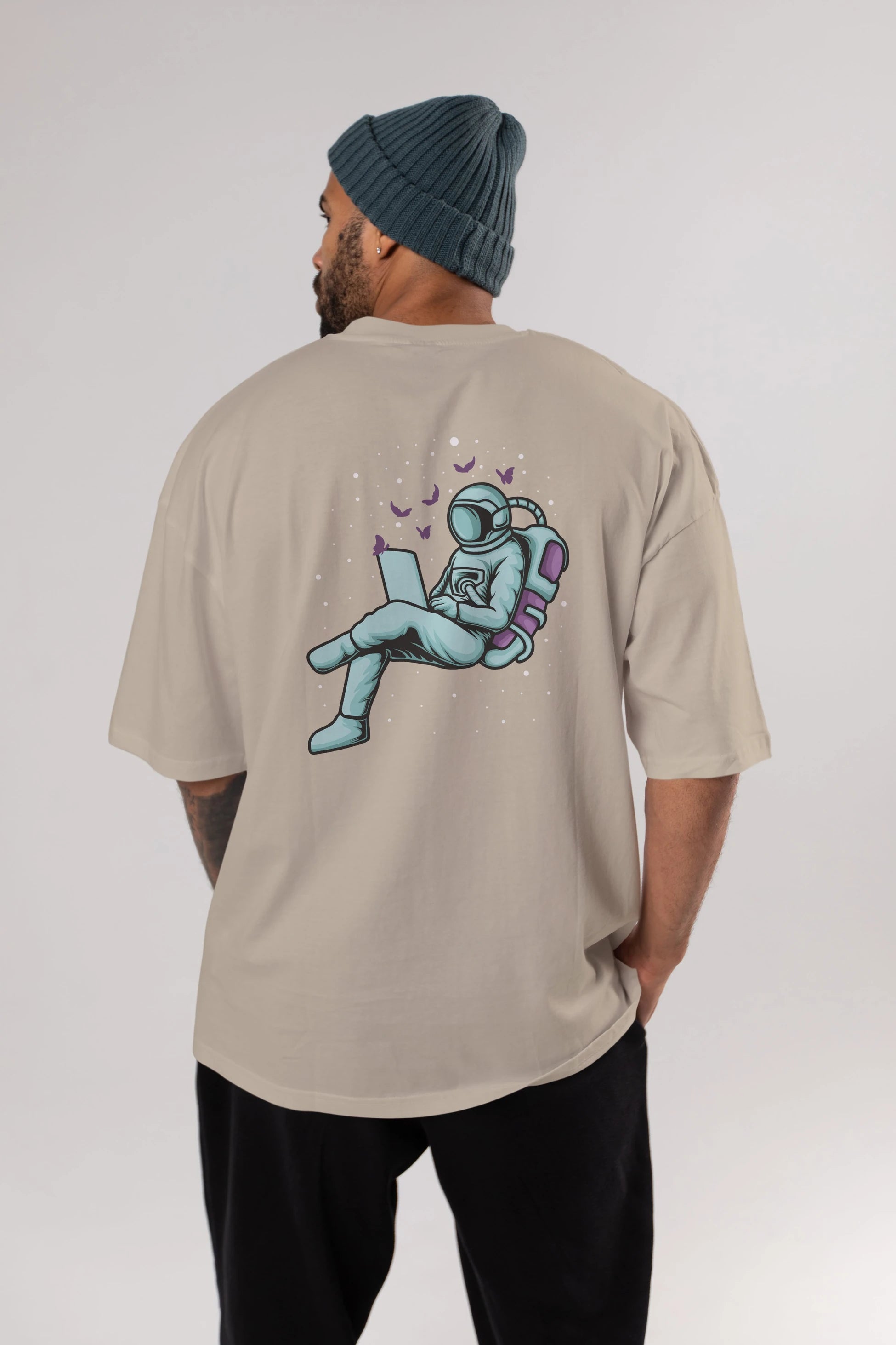 Work with Butterflies in Space Arka Baskılı Oversize t-shirt Erkek Kadın Unisex