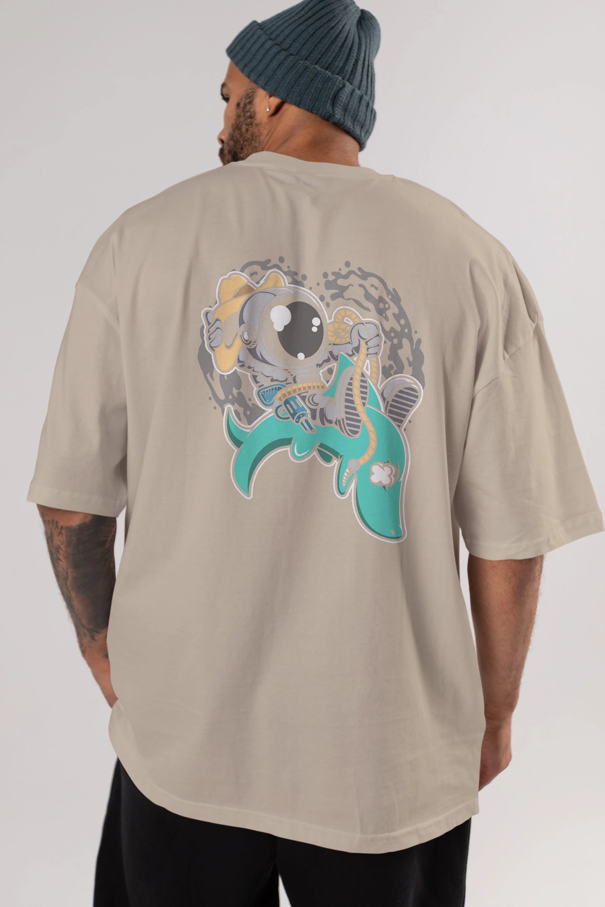 Astronaut Riding Shark Arka Baskılı Oversize t-shirt Erkek Kadın Unisex