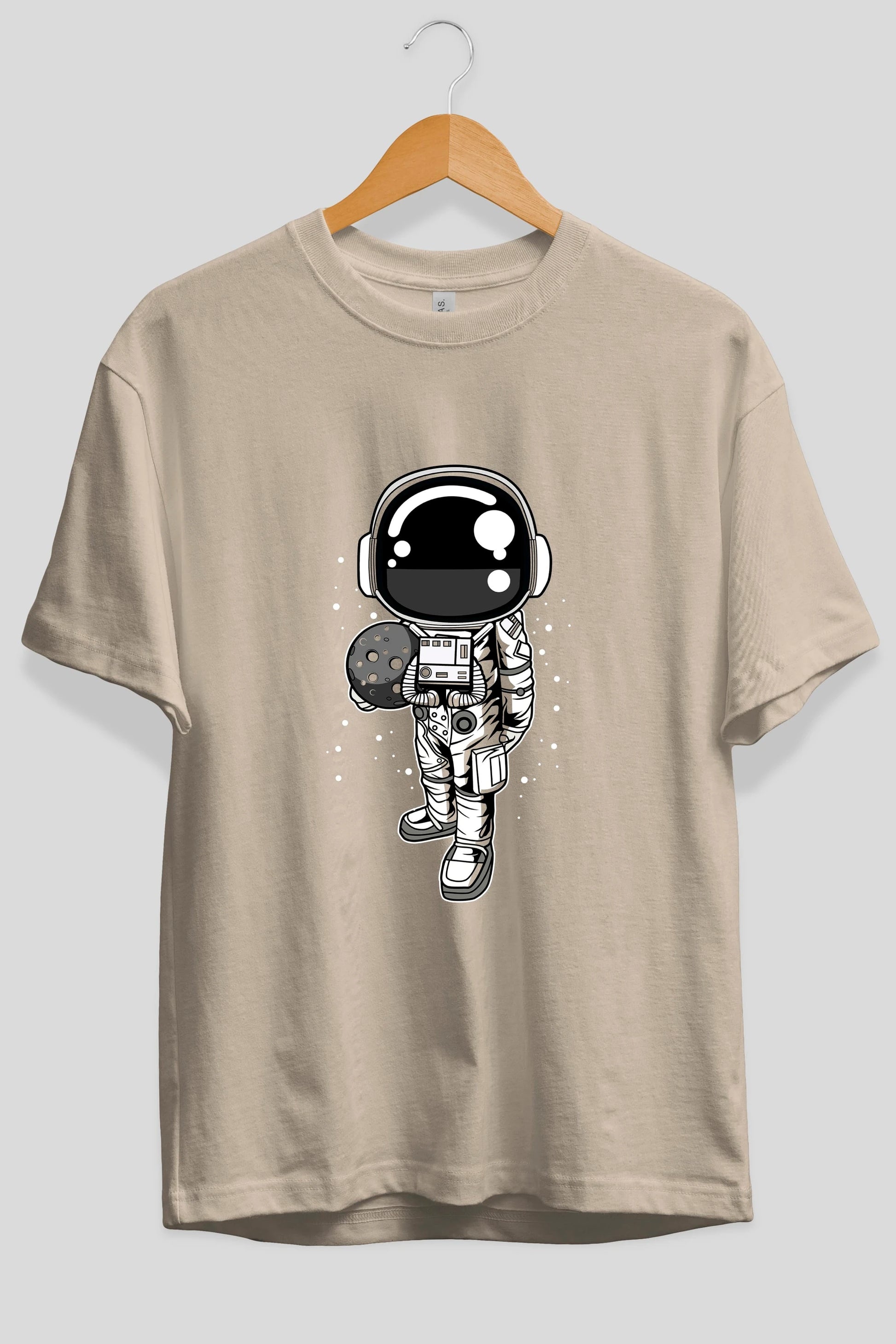 Astronaut Holding The Moon Ön Baskılı Oversize t-shirt Erkek Kadın Unisex