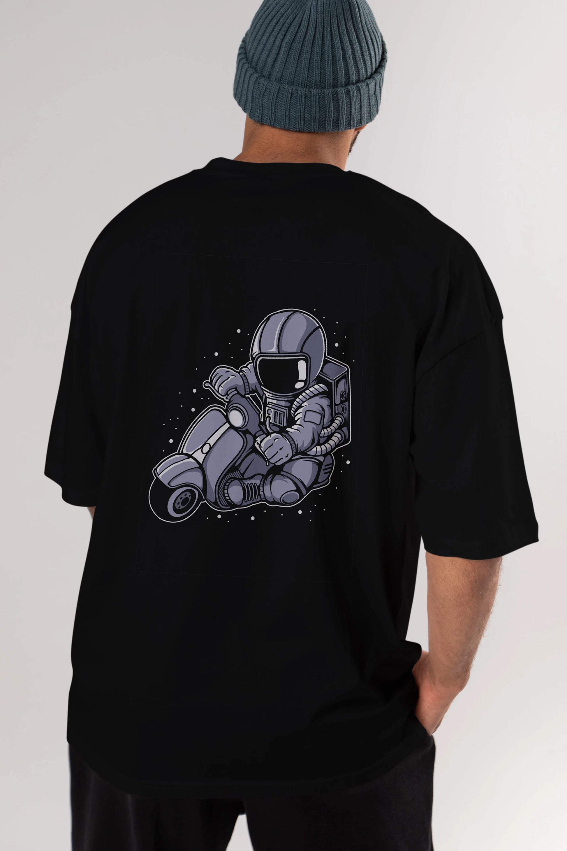 Astronaut Scooter (2) Arka Baskılı Oversize t-shirt Erkek Kadın Unisex