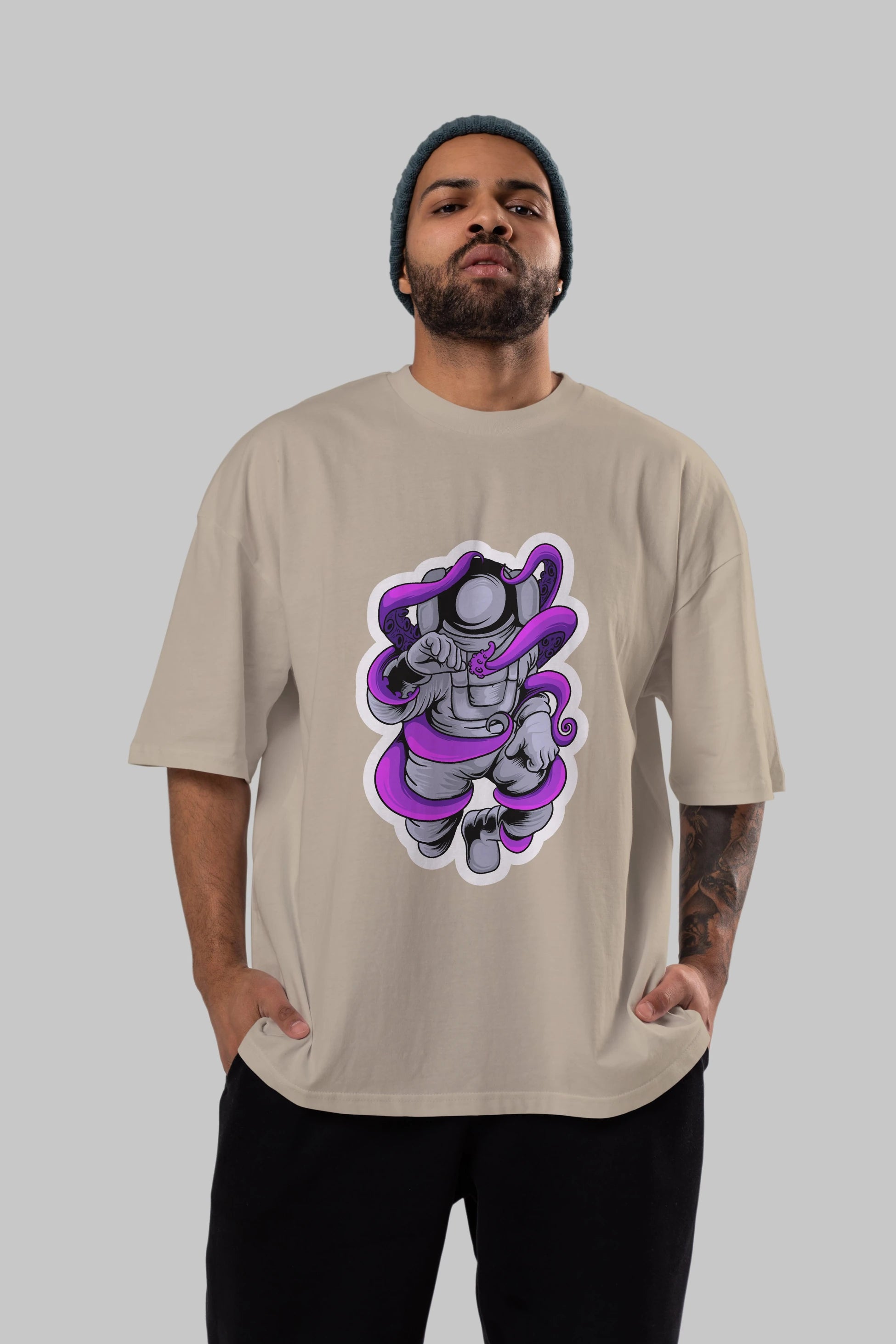Astronaut fighting octopus sticker Ön Baskılı Oversize t-shirt Erkek Kadın Unisex