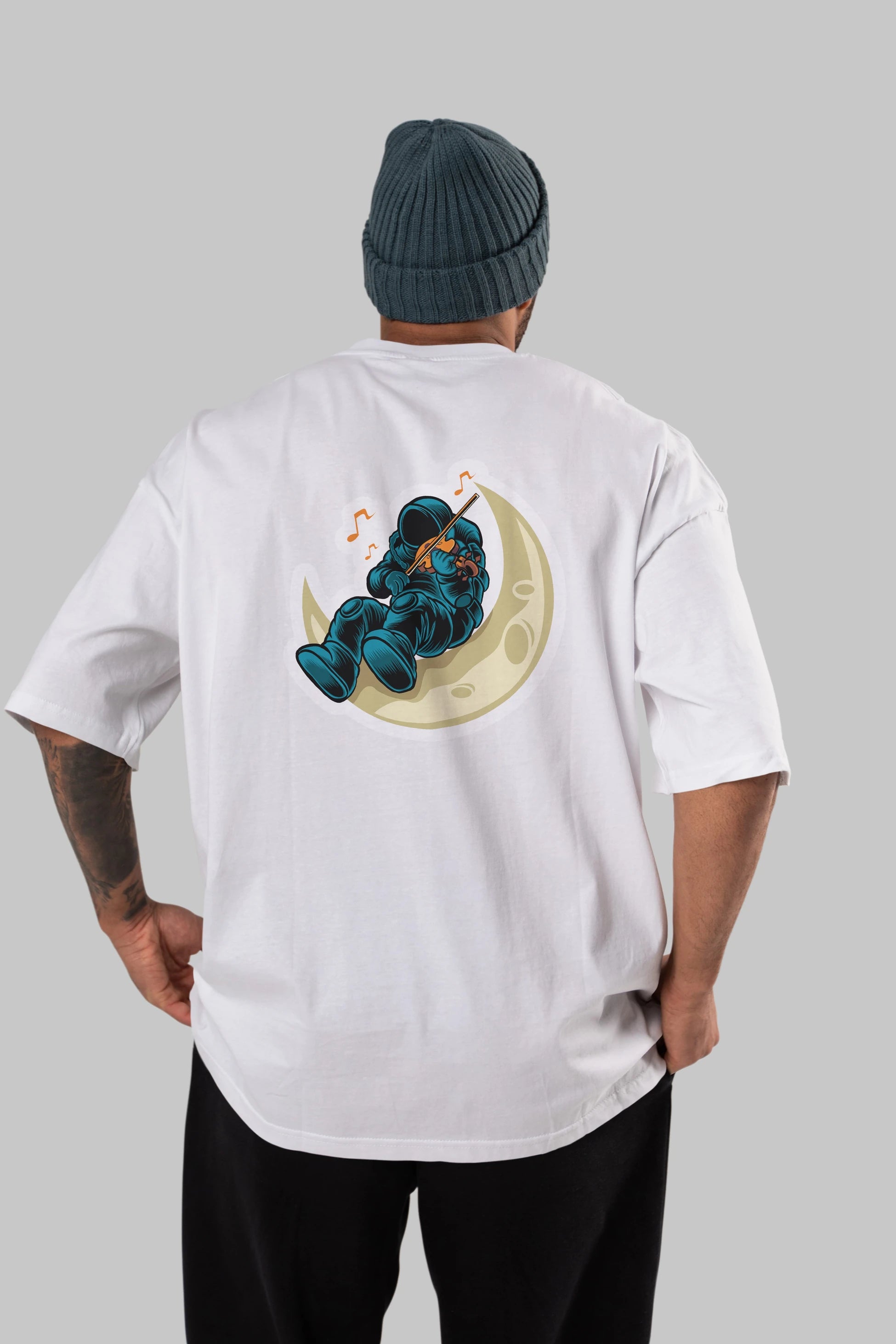 Playing Vionist in Space Sticker Arka Baskılı Oversize t-shirt Erkek Kadın Unisex