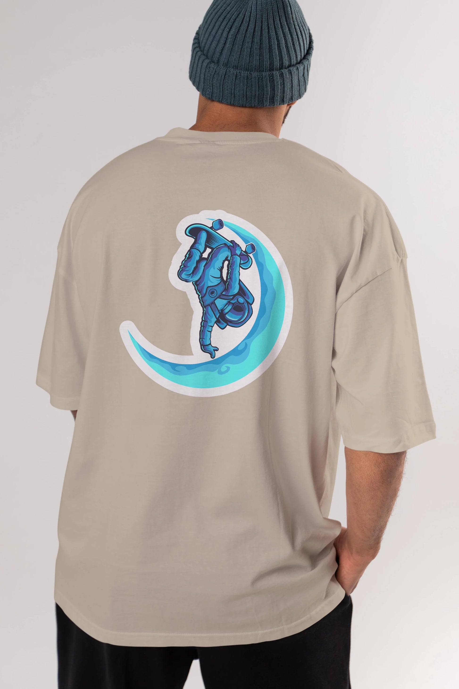 Skating on the moon sticker Arka Baskılı Oversize t-shirt Erkek Kadın Unisex