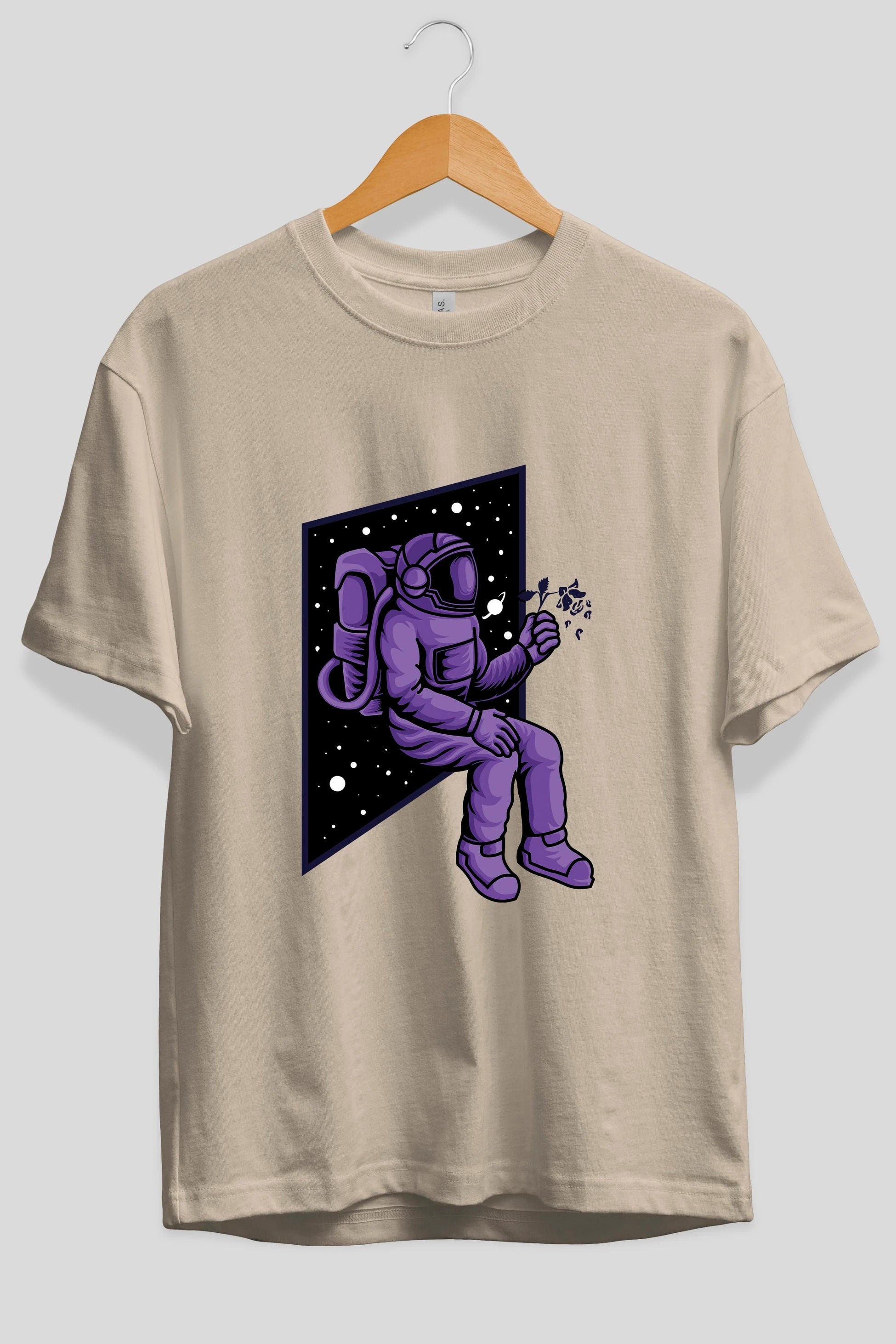 Astronaut holding black rose Ön Baskılı Oversize t-shirt Erkek Kadın Unisex