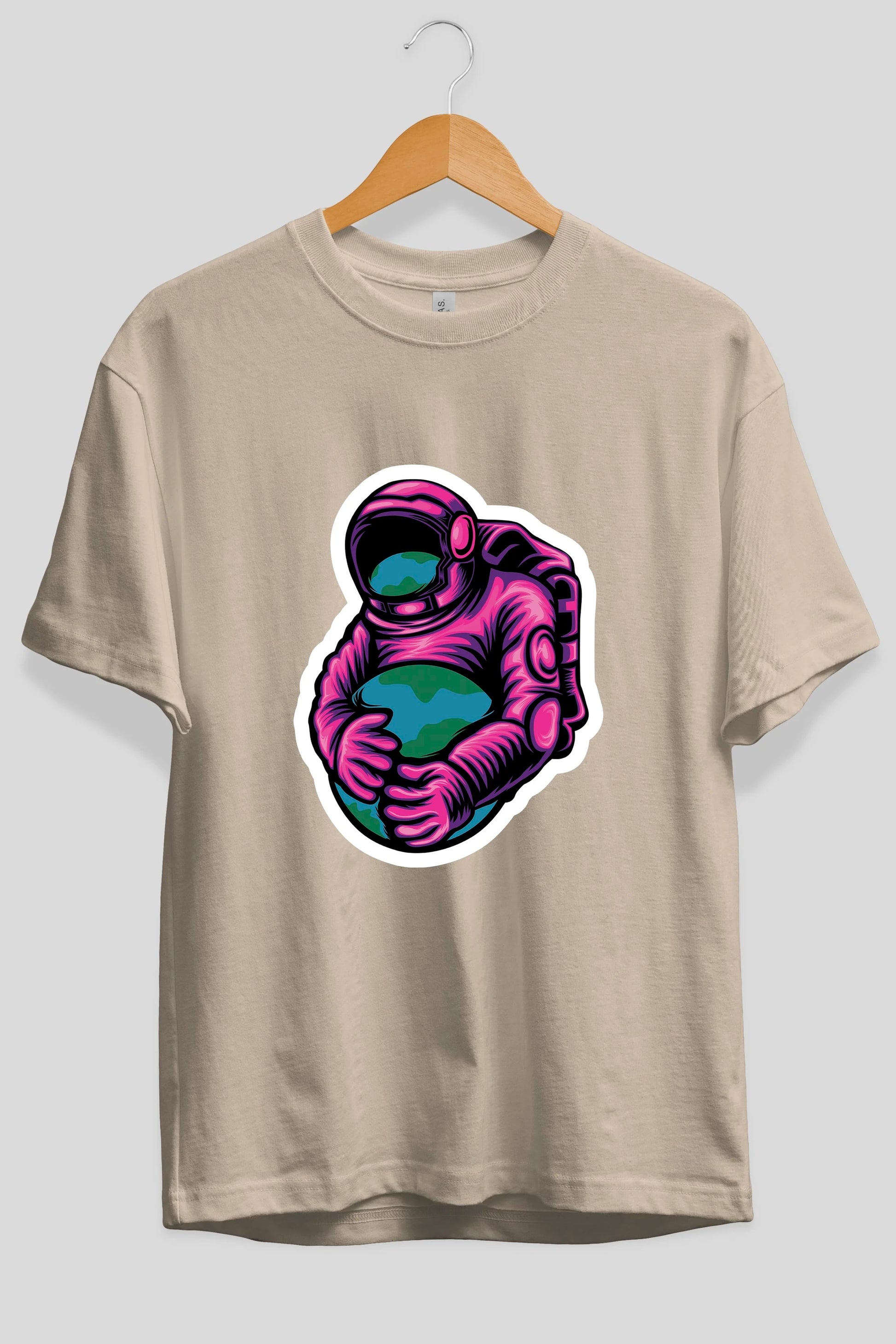 Astronaut Holding Up The Earth Sticker Ön Baskılı Oversize t-shirt Erkek Kadın Unisex