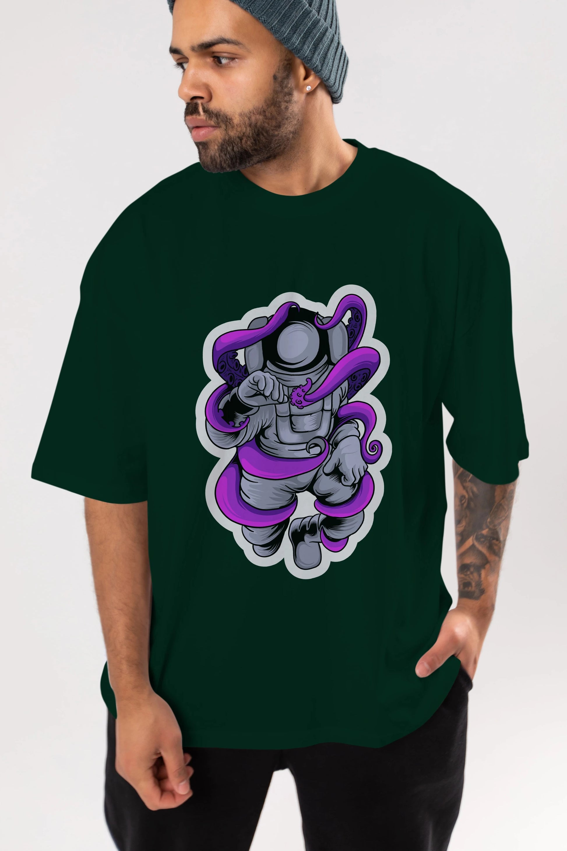 Astronaut fighting octopus sticker Ön Baskılı Oversize t-shirt Erkek Kadın Unisex