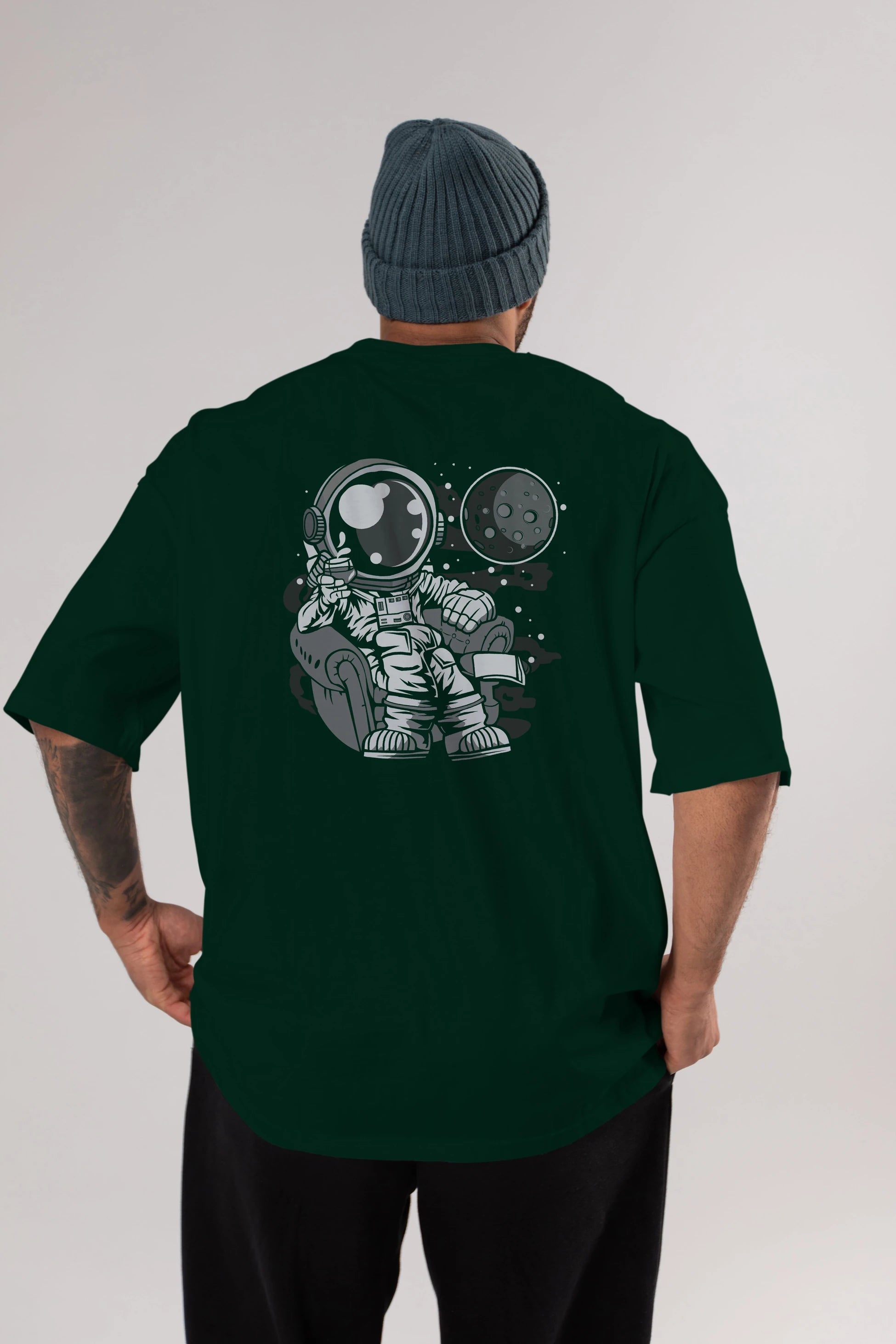 Astronaut Drinking And Relax Arka Baskılı Oversize t-shirt Erkek Kadın Unisex