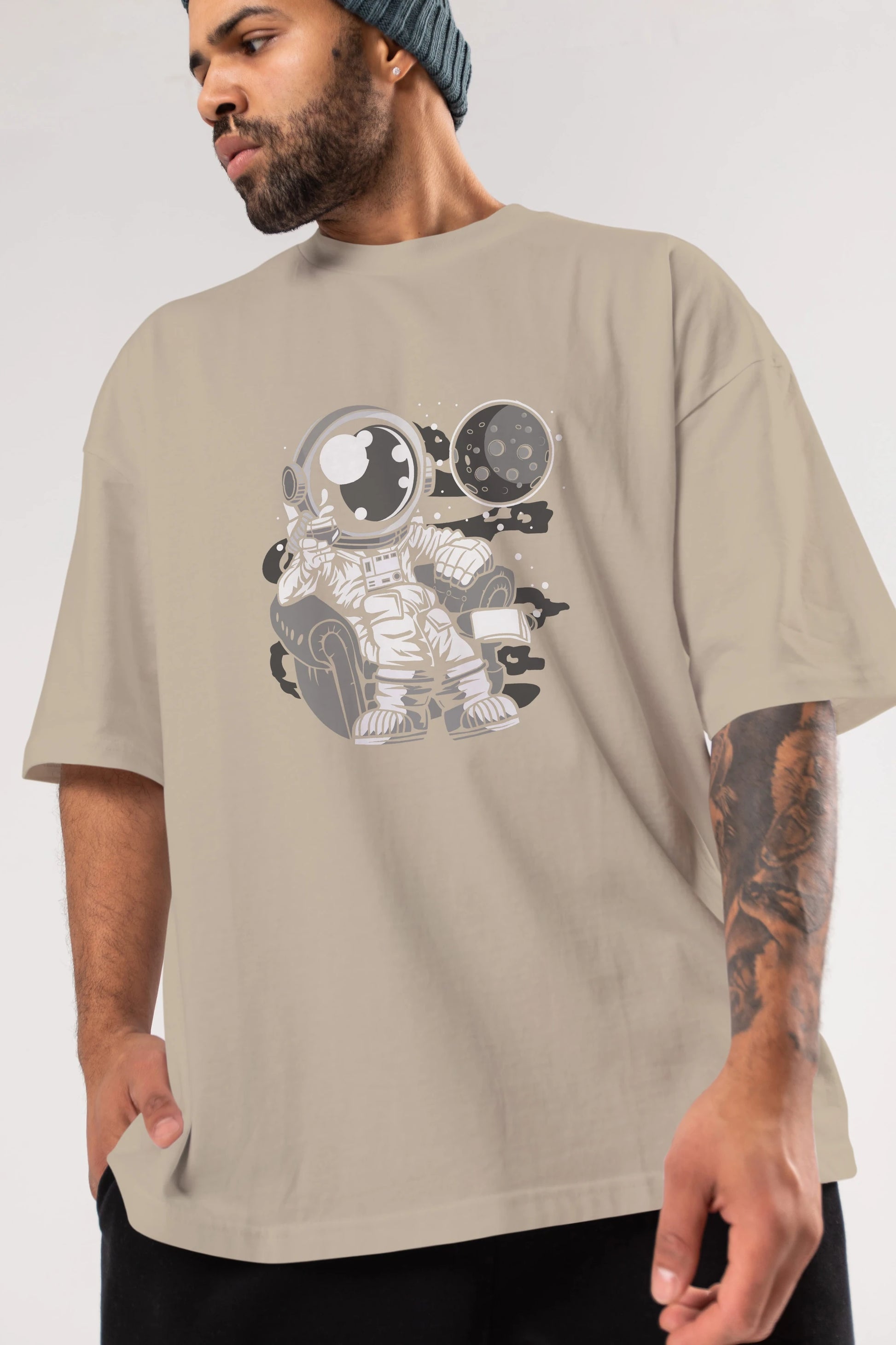 Astronaut Drinking And Relax Ön Baskılı Oversize t-shirt Erkek Kadın Unisex