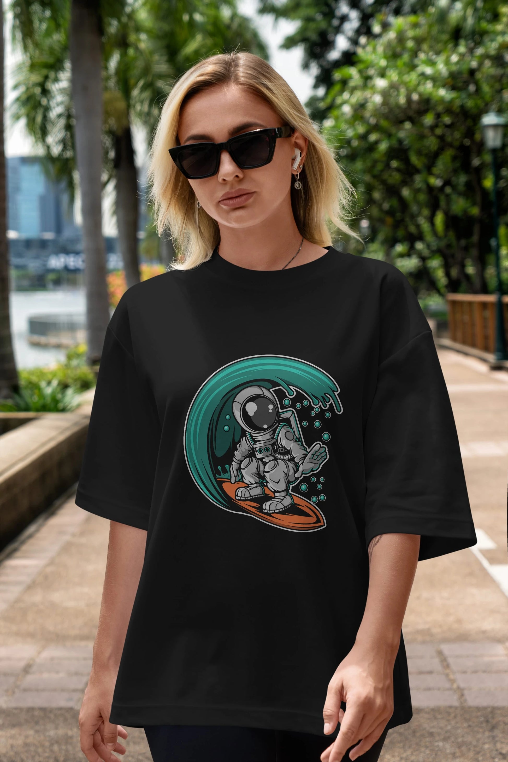 Astronaut Surfing Ön Baskılı Oversize t-shirt Erkek Kadın Unisex