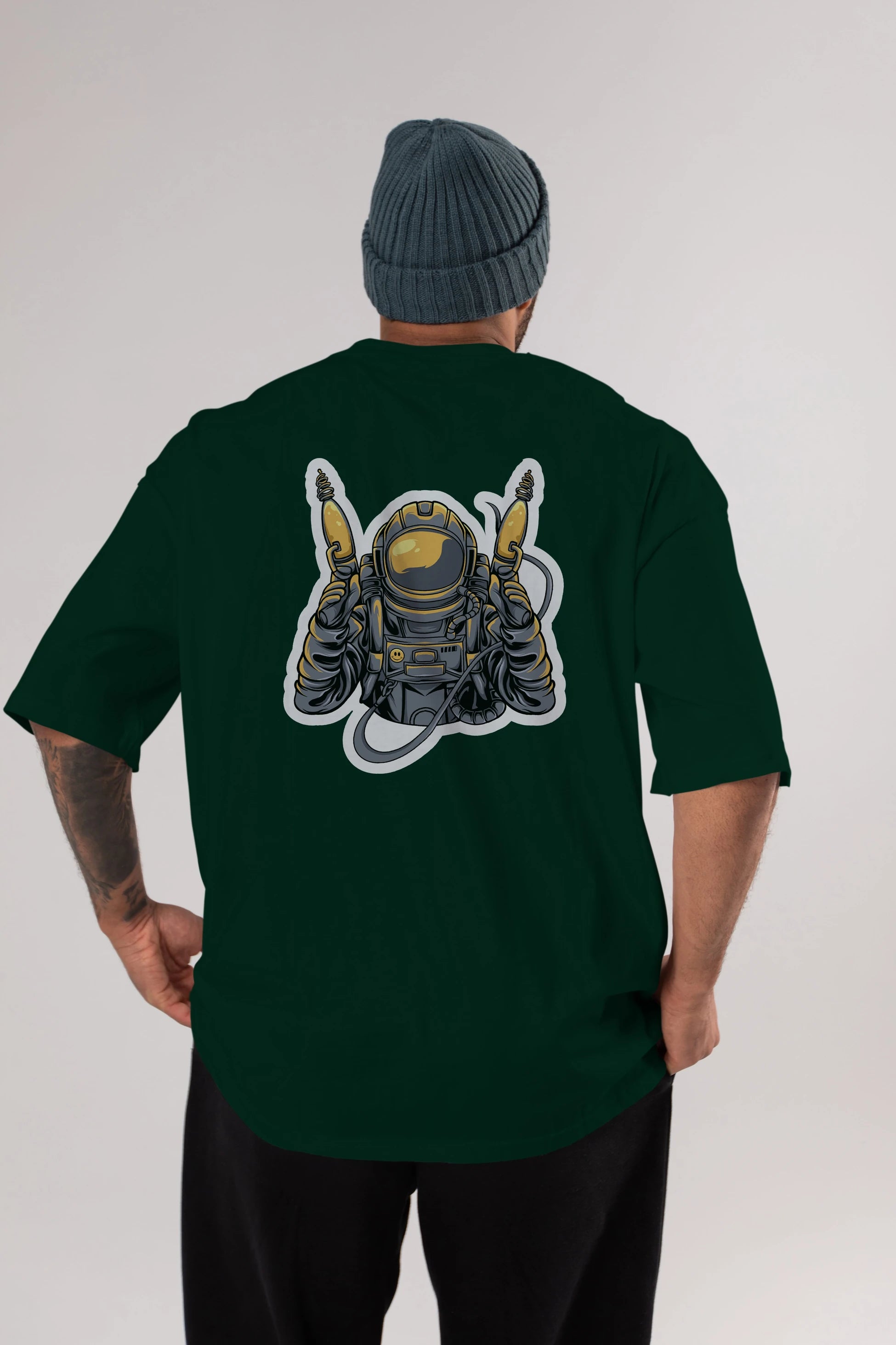 Alien Hunter Sticker Arka Baskılı Oversize t-shirt Erkek Kadın Unisex