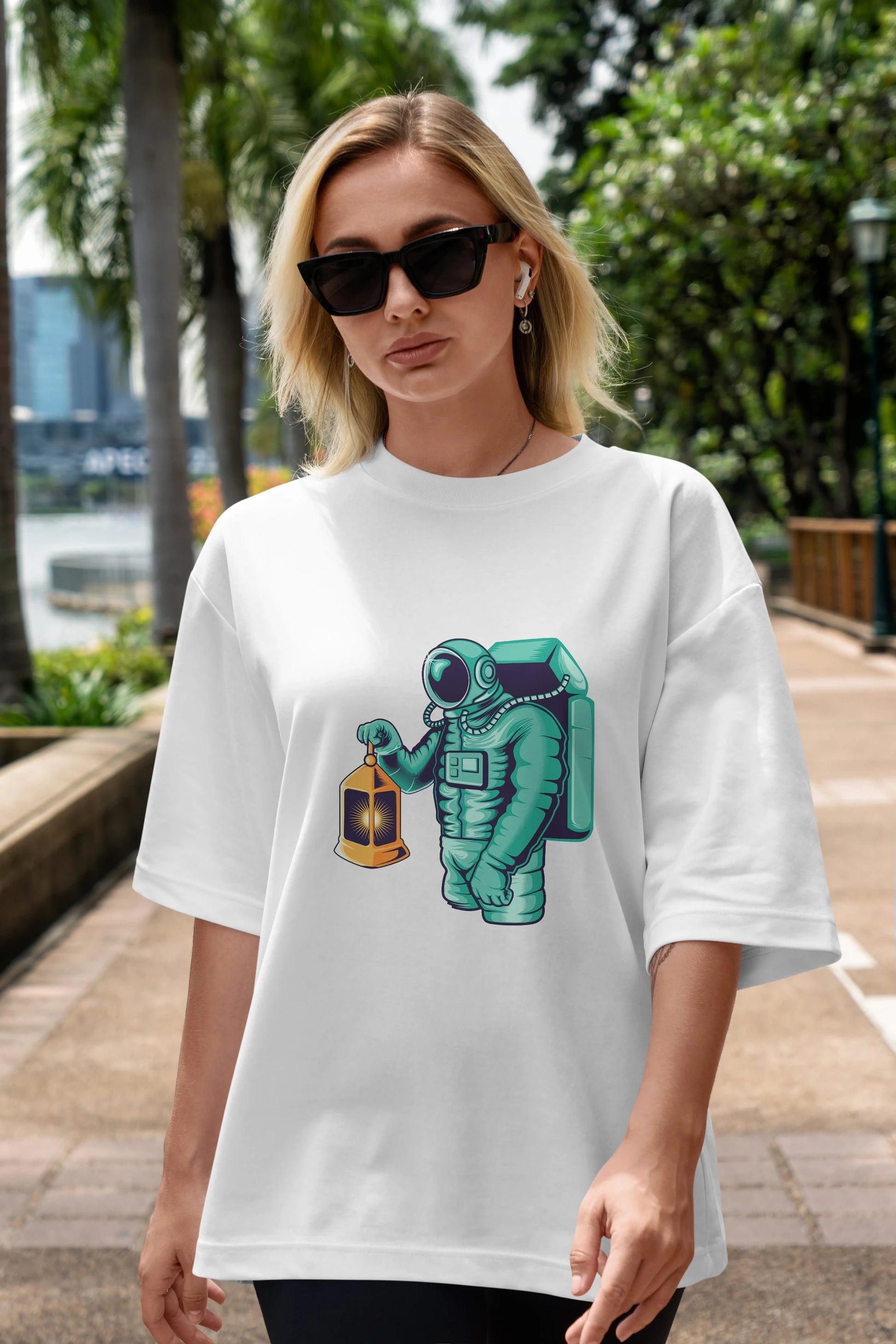 Astronaut Lantern Sticker Ön Baskılı Oversize t-shirt Erkek Kadın Unisex