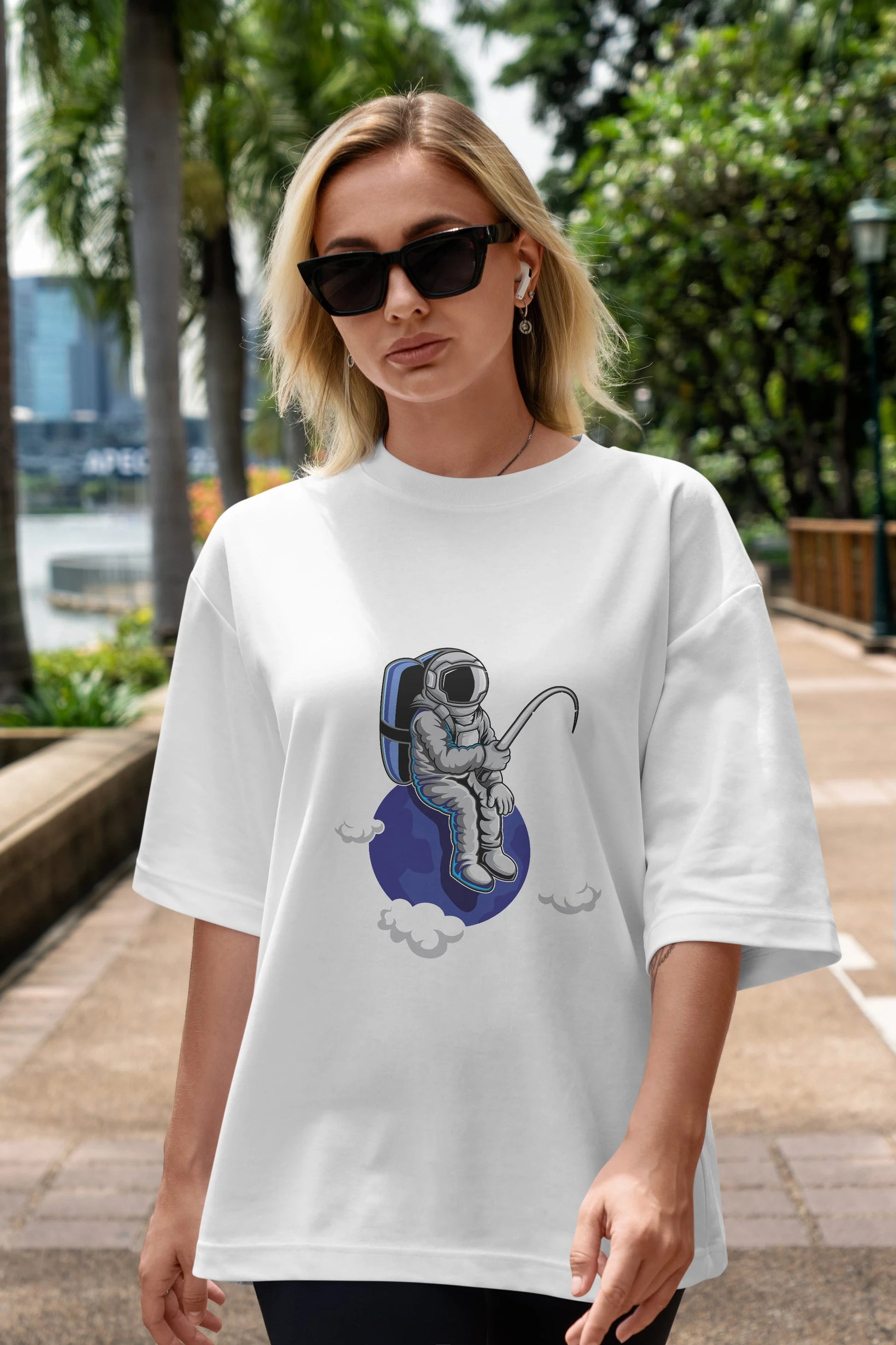 Astronaut Fishing (2) Ön Baskılı Oversize t-shirt Erkek Kadın Unisex