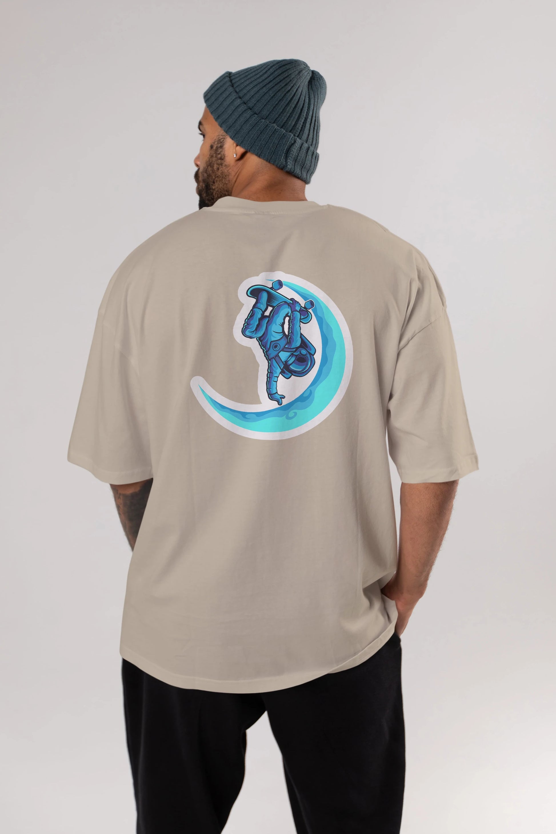Skating on the moon sticker Arka Baskılı Oversize t-shirt Erkek Kadın Unisex