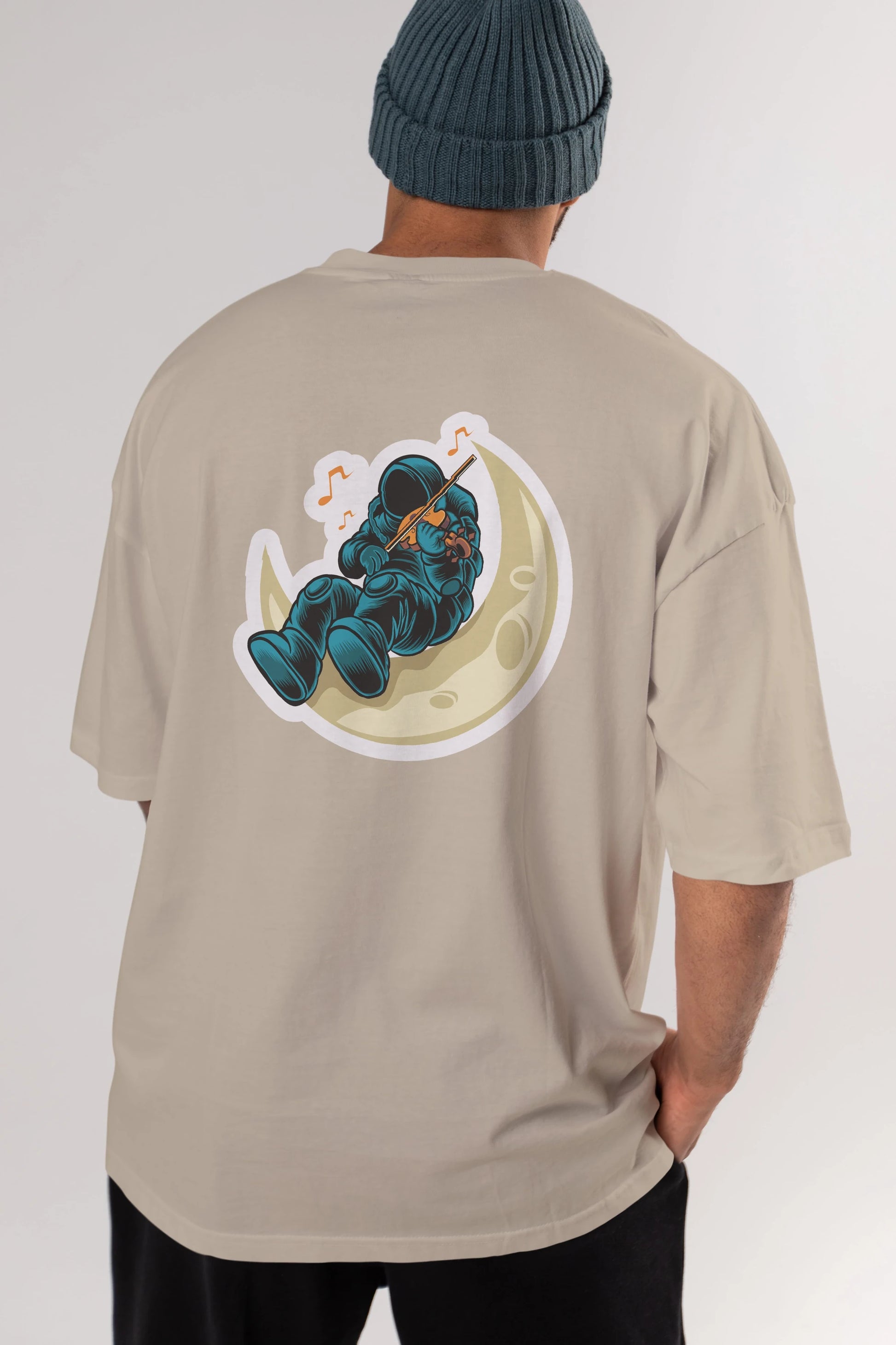 Playing Vionist in Space Sticker Arka Baskılı Oversize t-shirt Erkek Kadın Unisex