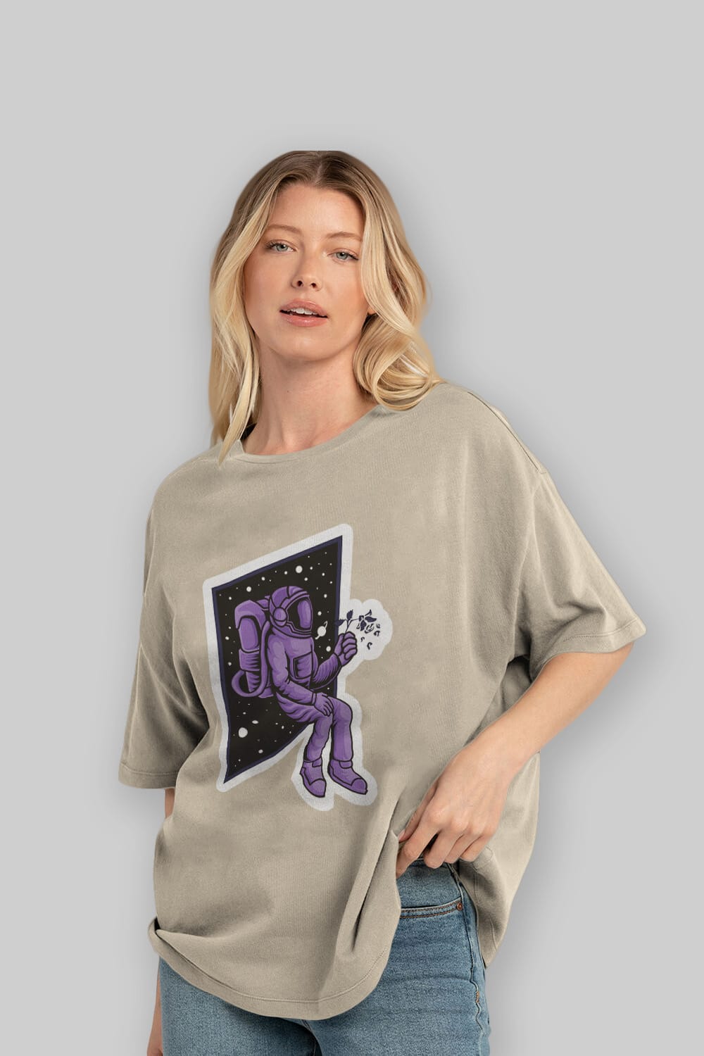 Astronaut holding black rose sticker Ön Baskılı Oversize t-shirt Erkek Kadın Unisex