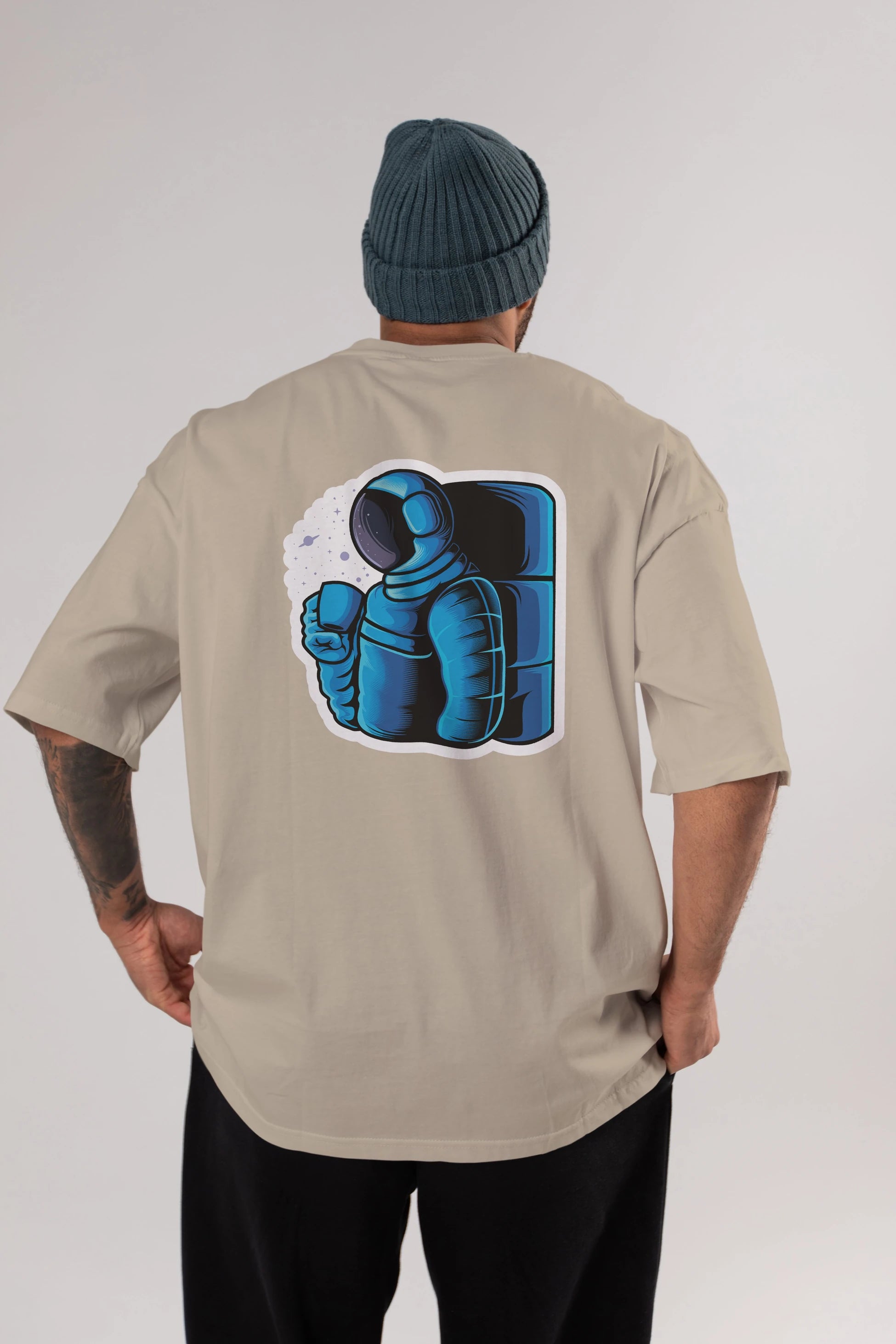 Drinking coffee in space sticker Arka Baskılı Oversize t-shirt Erkek Kadın Unisex
