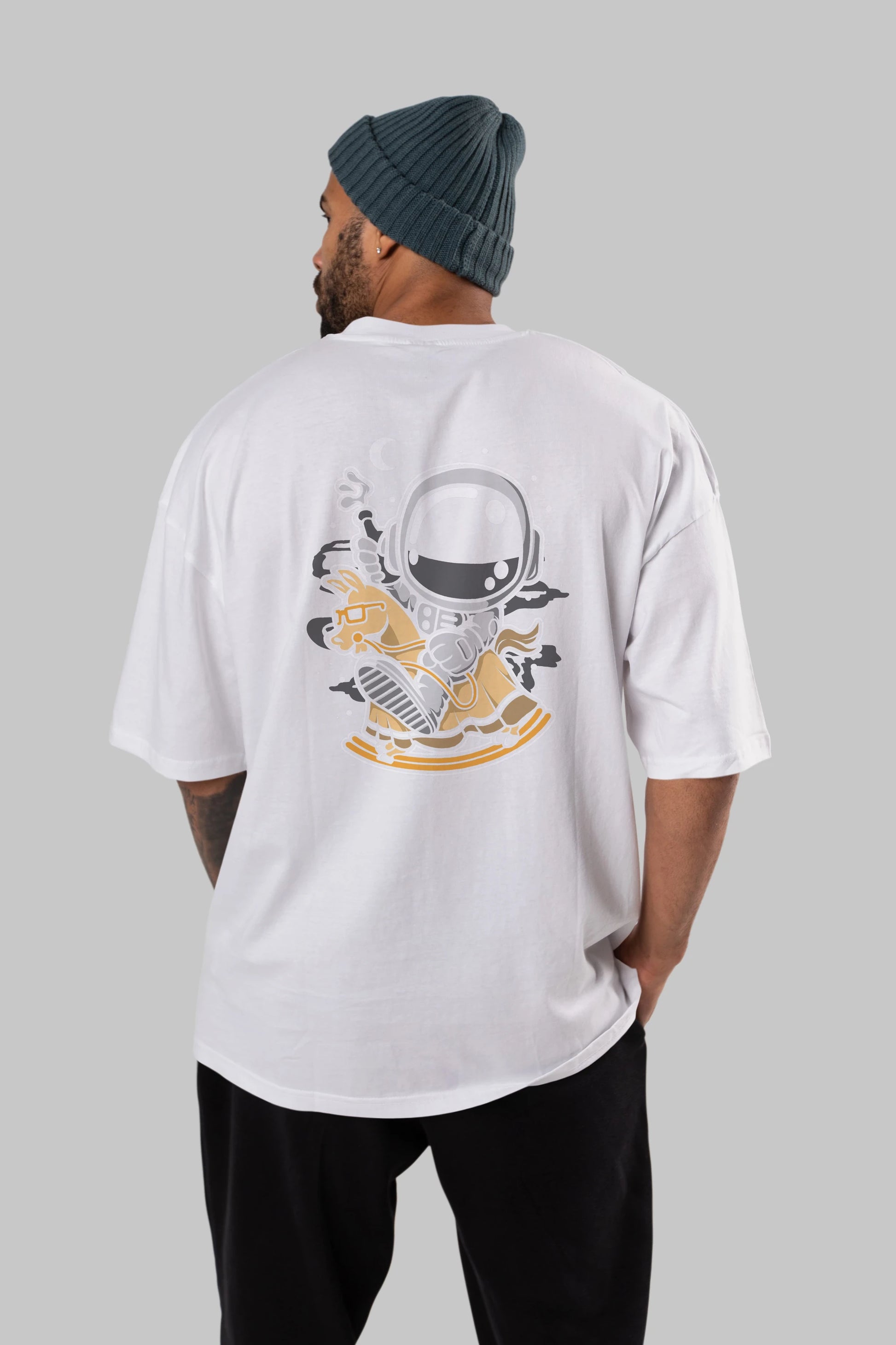 Astronaut RidingToy Horse Arka Baskılı Oversize t-shirt Erkek Kadın Unisex