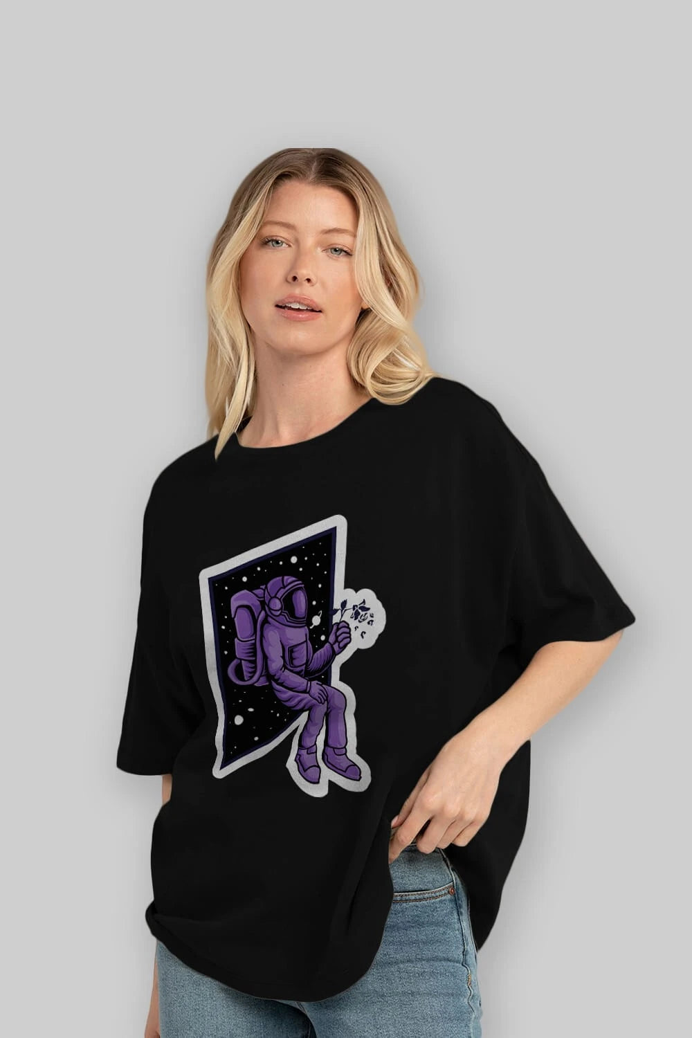 Astronaut holding black rose sticker Ön Baskılı Oversize t-shirt Erkek Kadın Unisex