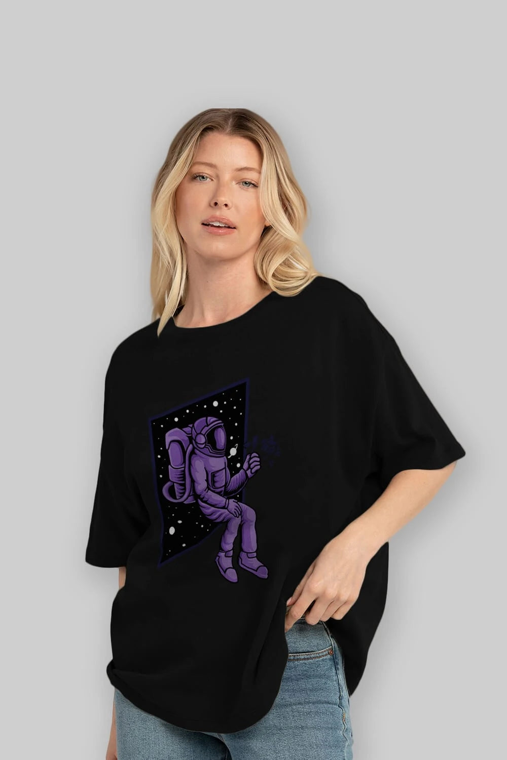 Astronaut holding black rose Ön Baskılı Oversize t-shirt Erkek Kadın Unisex