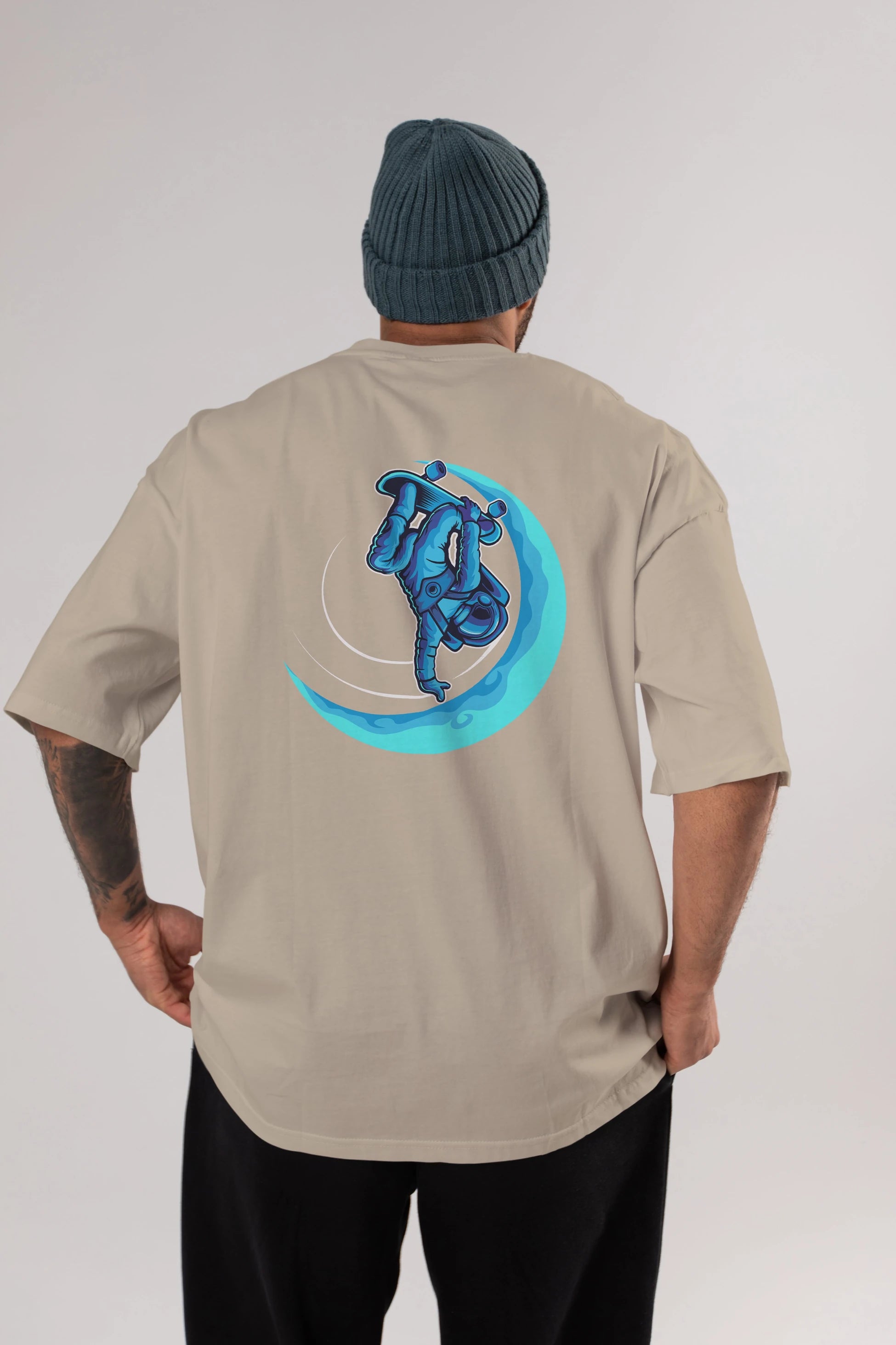 Skating on the moon Arka Baskılı Oversize t-shirt Erkek Kadın Unisex