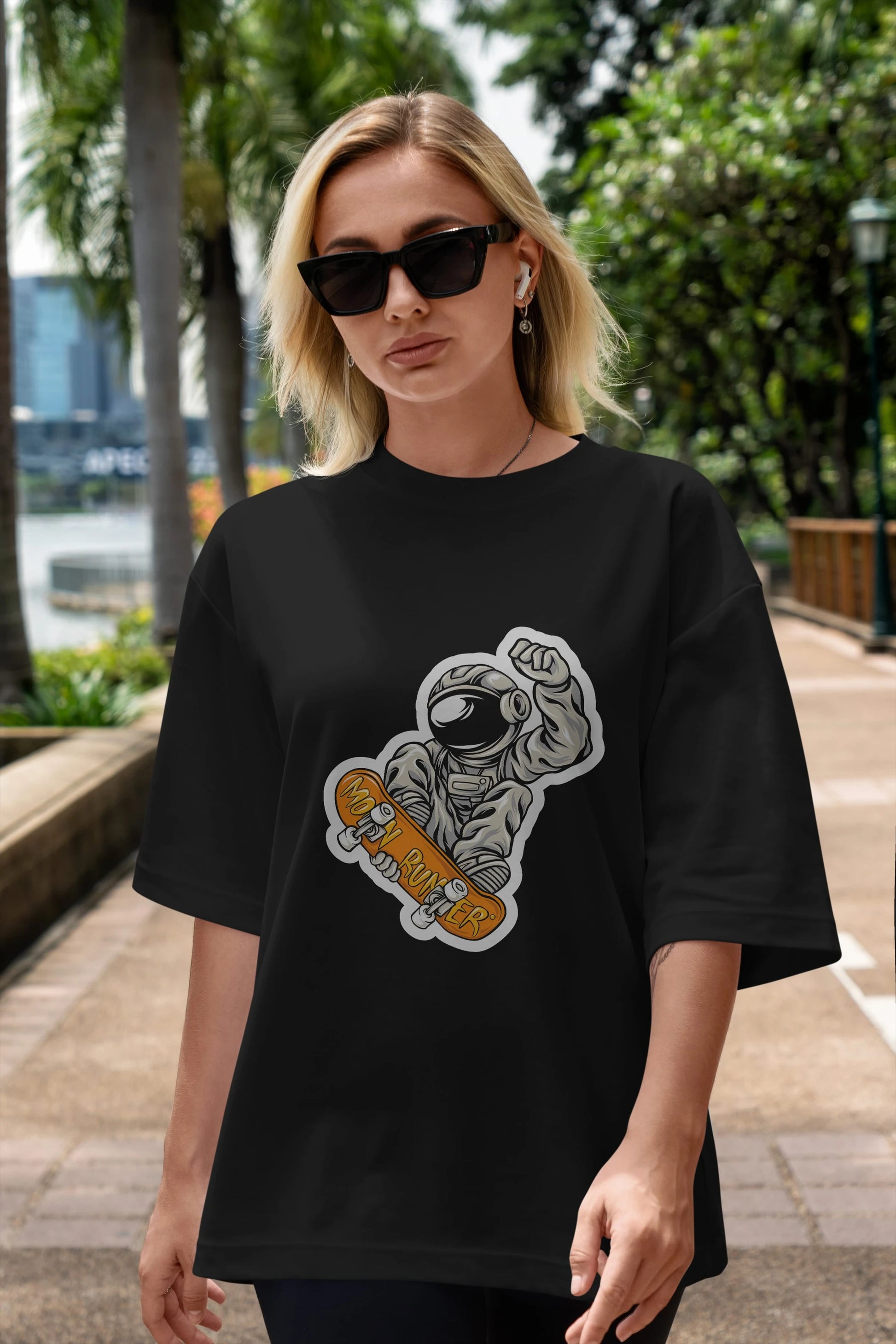 Moon Runner Sticker Ön Baskılı Oversize t-shirt Erkek Kadın Unisex
