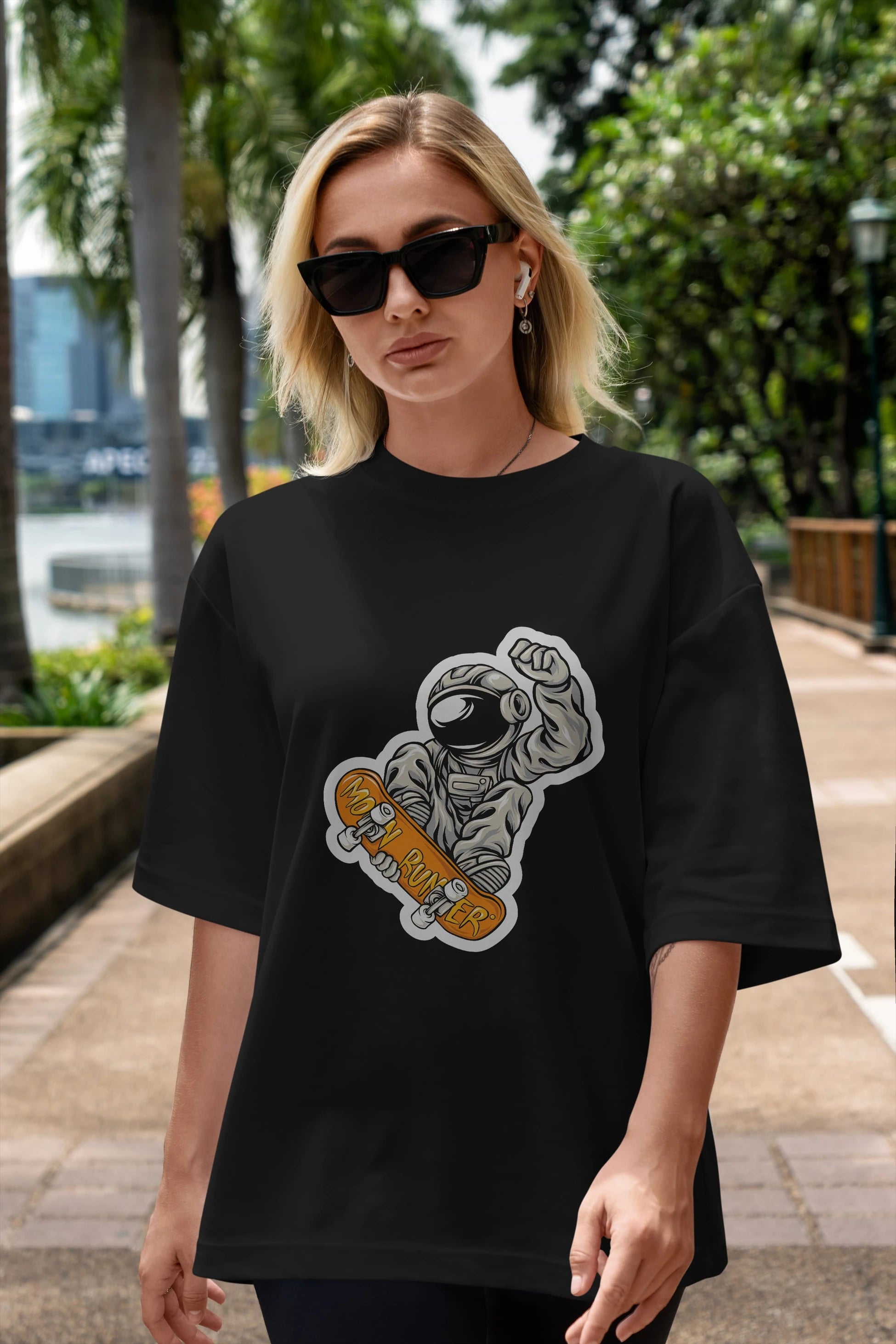 Moon Runner Sticker Ön Baskılı Oversize t-shirt Erkek Kadın Unisex